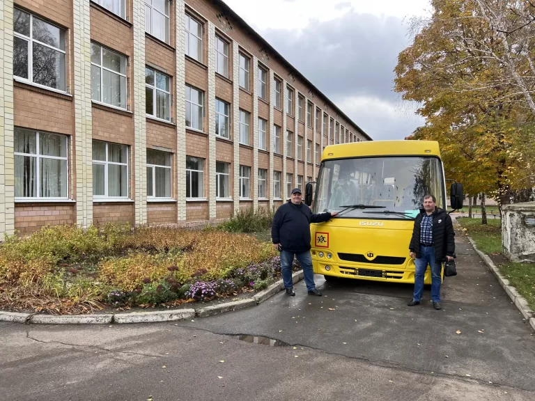 Новенький шкільний автобус для Решетилівського ліцею